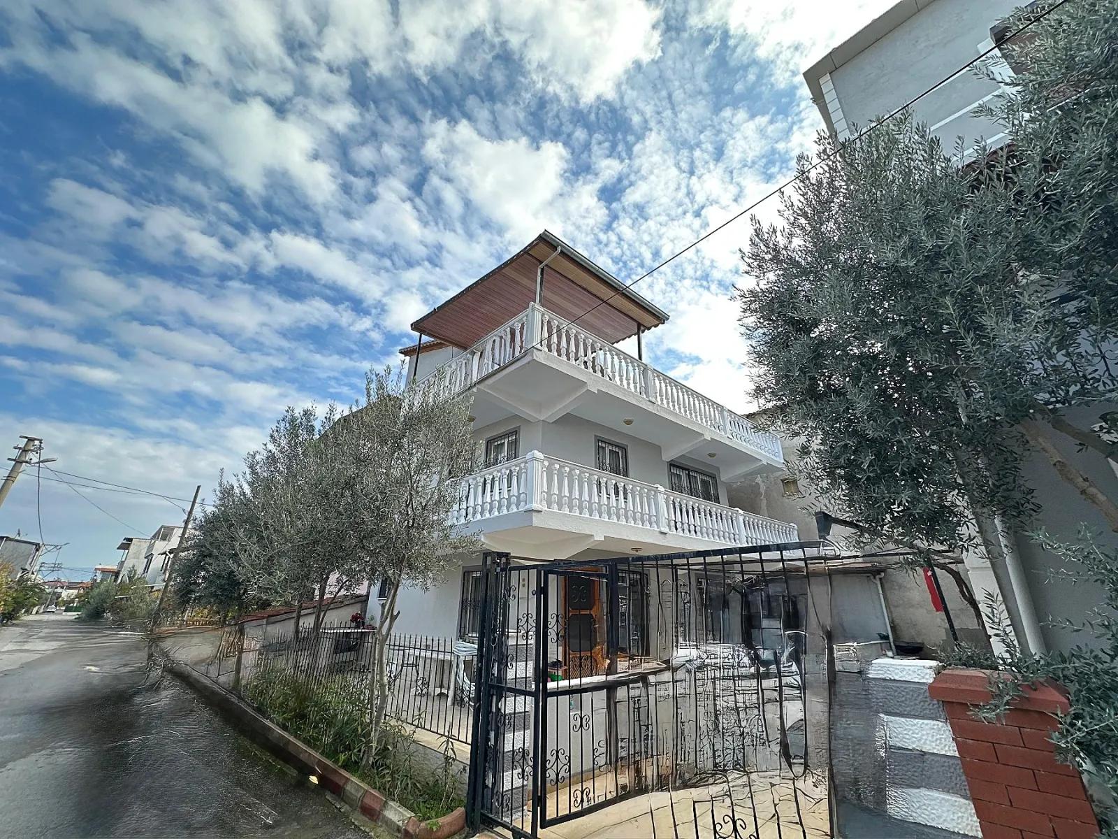 In Seferihisar Doğanbey Zu Verkaufen 4+1 500M Vom Meer Entfernt Villa