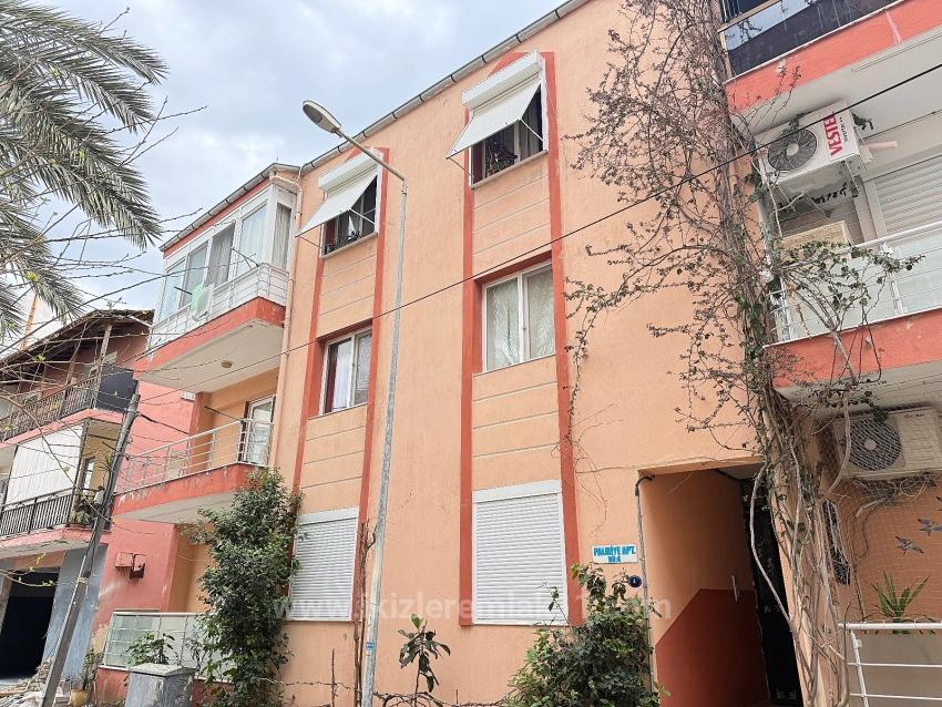 2+1 Wohnung Zum Verkauf Im Zentrum Von Seferihisar Ürkmez, 80 M2, 200 M Vom Meer Entfernt.