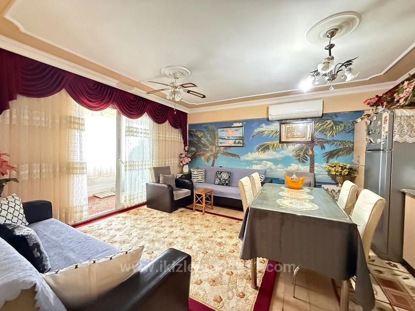 2+1 Wohnung Zum Verkauf Im Zentrum Von Seferihisar Ürkmez, 80 M2, 200 M Vom Meer Entfernt.