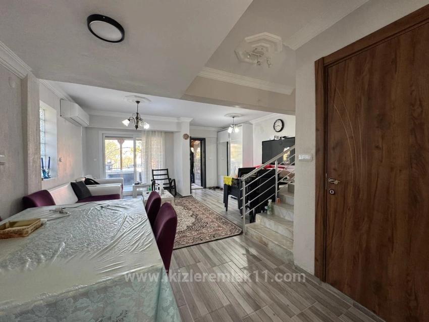 Seferihisar'cumhuriyet Bezirk, Meltem Tour Site 4+1 Villa Zum Verkauf Am Meer