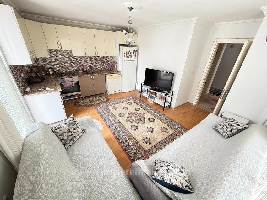 Großzügige 2+1-Zimmer-Wohnung Im Mittleren Stockwerk Im Zentrum Von Ürkmez, Seferihisar, Zu Verkaufen