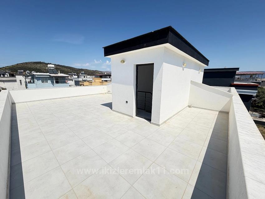 Brandneue 3+1-Zimmer-Villa Mit Großzügigem Garten In Meeresnähe In Doğanbey, Seferihisar Zu Verkaufen