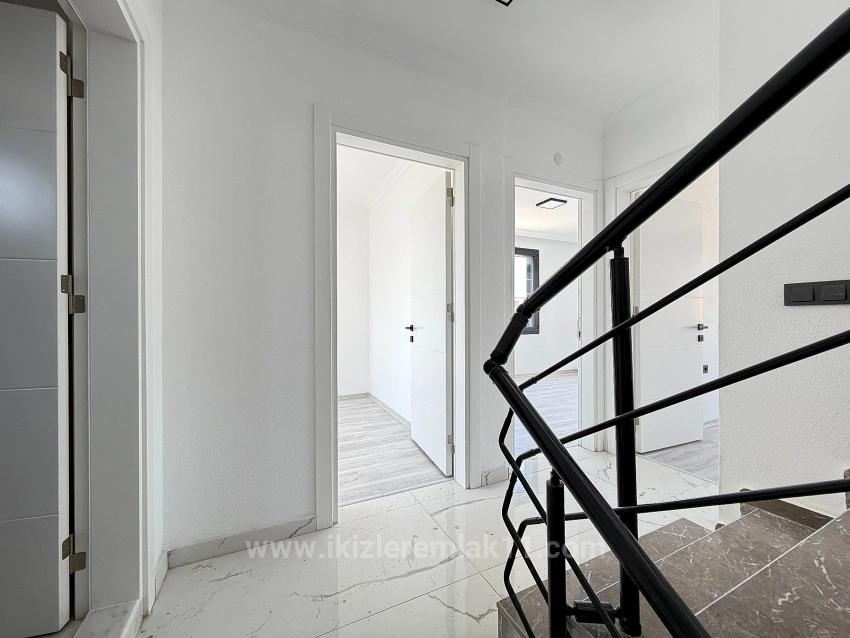 Brandneue 3+1-Zimmer-Villa Mit Großzügigem Garten In Meeresnähe In Doğanbey, Seferihisar Zu Verkaufen