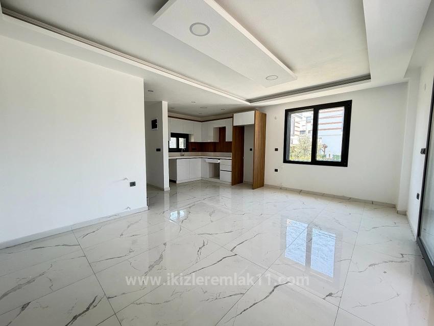 Brandneue 3+1-Zimmer-Villa Mit Großzügigem Garten In Meeresnähe In Doğanbey, Seferihisar Zu Verkaufen