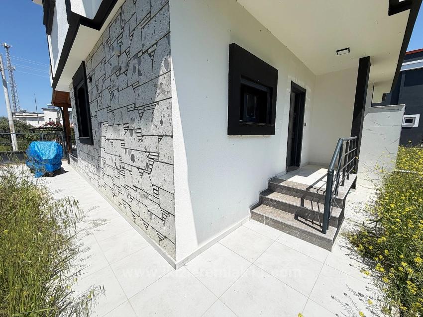 Brandneue 3+1-Zimmer-Villa Mit Großzügigem Garten In Meeresnähe In Doğanbey, Seferihisar Zu Verkaufen