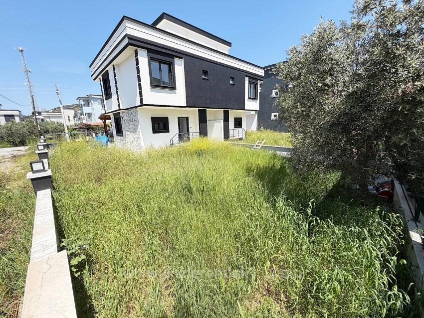 Brandneue 3+1-Zimmer-Villa Mit Großzügigem Garten In Meeresnähe In Doğanbey, Seferihisar Zu Verkaufen