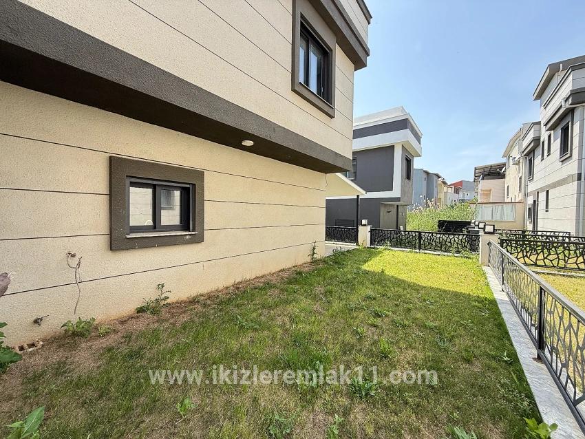 2+1-Zimmer Villa Zu verkaufen in Cumhuriyet Bz. Seferihisar Doğanbey - 150 m²