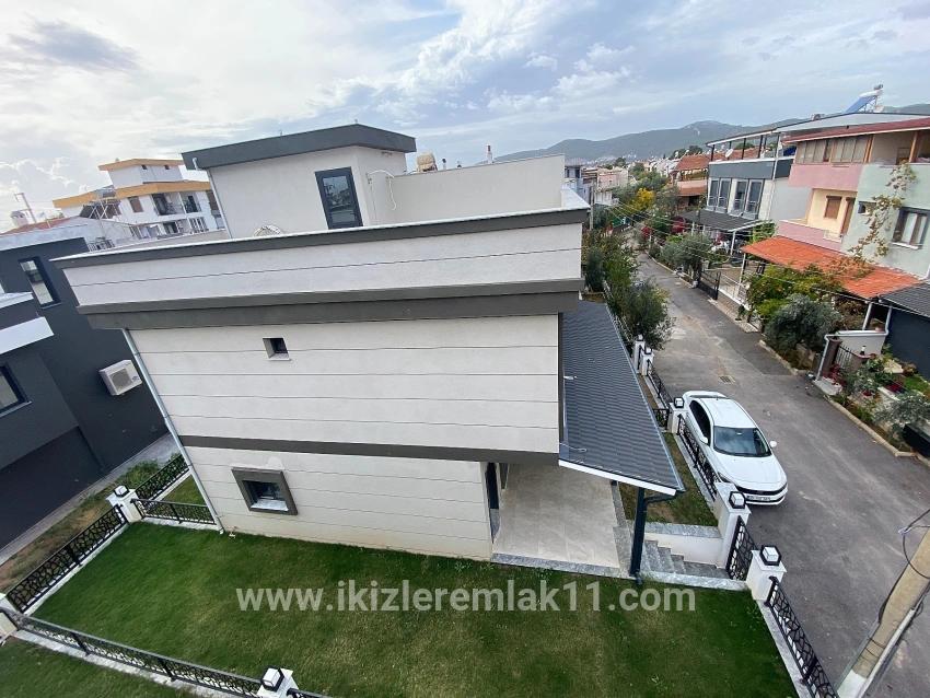 2+1-Zimmer Villa Zu verkaufen in Cumhuriyet Bz. Seferihisar Doğanbey - 150 m²