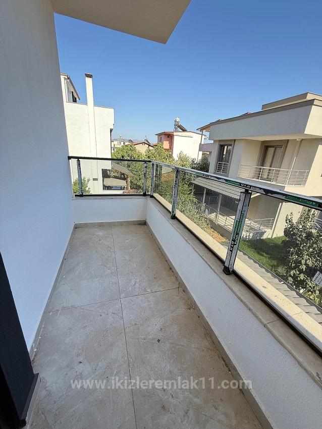 Brandneue 3+1-Villa Zum Verkauf Im Seferihisar Doğanbey Center.