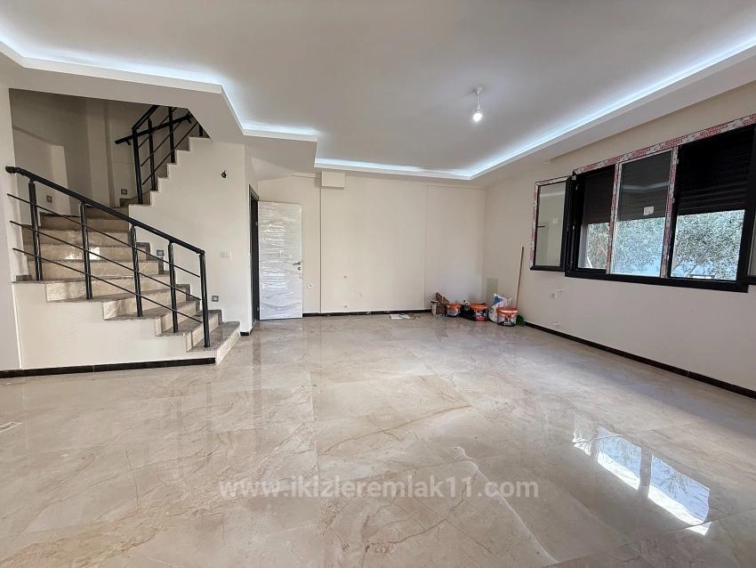 Brandneue 3+1-Villa Zum Verkauf Im Seferihisar Doğanbey Center.
