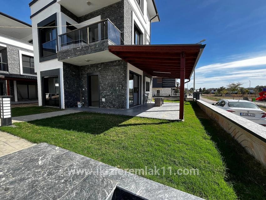 3+1-Zimmer Villa Zu verkaufen in Cumhuriyet Bz. Seferihisar Doğanbey - 180 m²