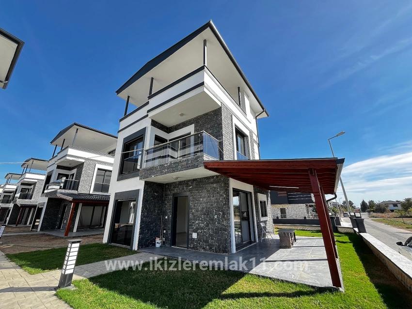 3+1-Zimmer Villa Zu verkaufen in Cumhuriyet Bz. Seferihisar Doğanbey - 180 m²