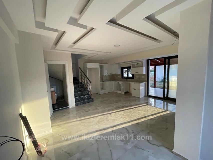 Brandneue Freistehende 3+1 Villa Mit Privatem Pool In Doğanbey, Seferihisar Zu Verkaufen.