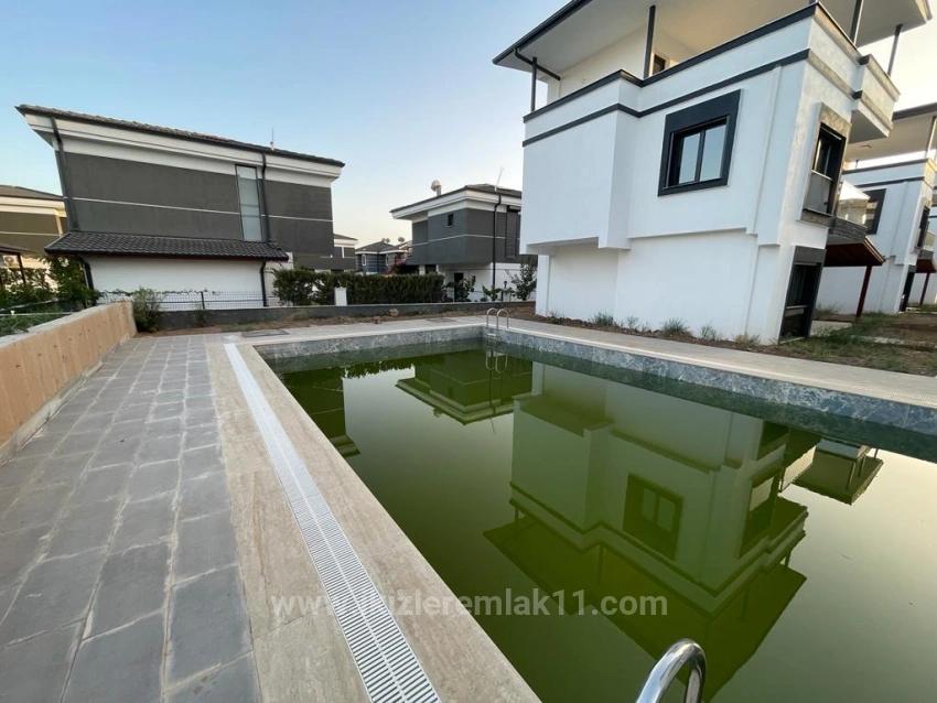 Brandneue Freistehende 3+1 Villa Mit Privatem Pool In Doğanbey, Seferihisar Zu Verkaufen.