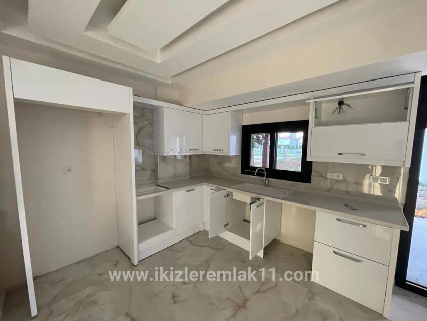 3+1-Zimmer Villa Zu verkaufen in Cumhuriyet Bz. Seferihisar Doğanbey - 180 m²
