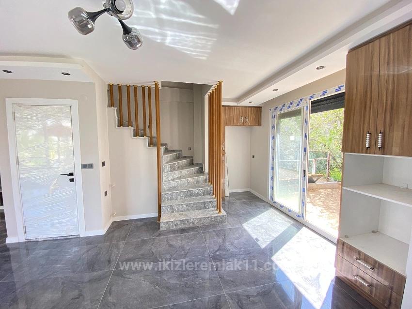 Brandneue, Freistehende Luxusvilla Mit 3 Schlafzimmern Und Einem Zusätzlichen Zimmer In Doğanbey, Seferihisar, Zu Verkaufen.