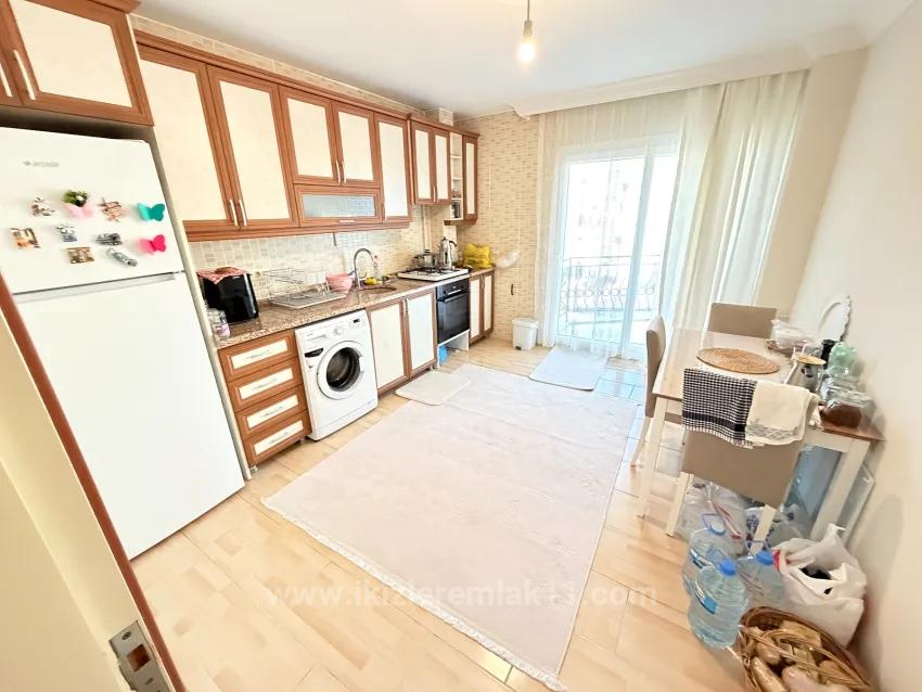 In Ürkmez, 400 M Vom Meer Entfernt, Separate Küche, Doppelbalkon, Geräumiges 2+1 Apartment