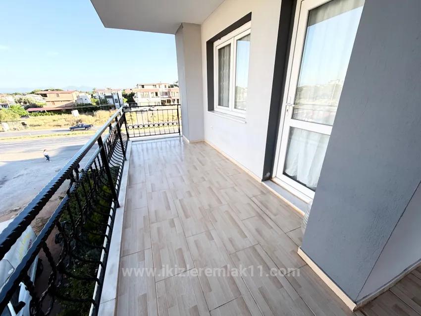 In Ürkmez, 400 M Vom Meer Entfernt, Separate Küche, Geräumiges 2+1 Voll Möbliertes Apartment