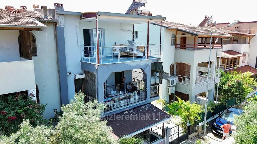 In Doğanbey Einem Zu-Verkauf-Stehenden Zwischen-Geschoss 2+1 Zur Meer-Seite 70 Metre² Wohnung