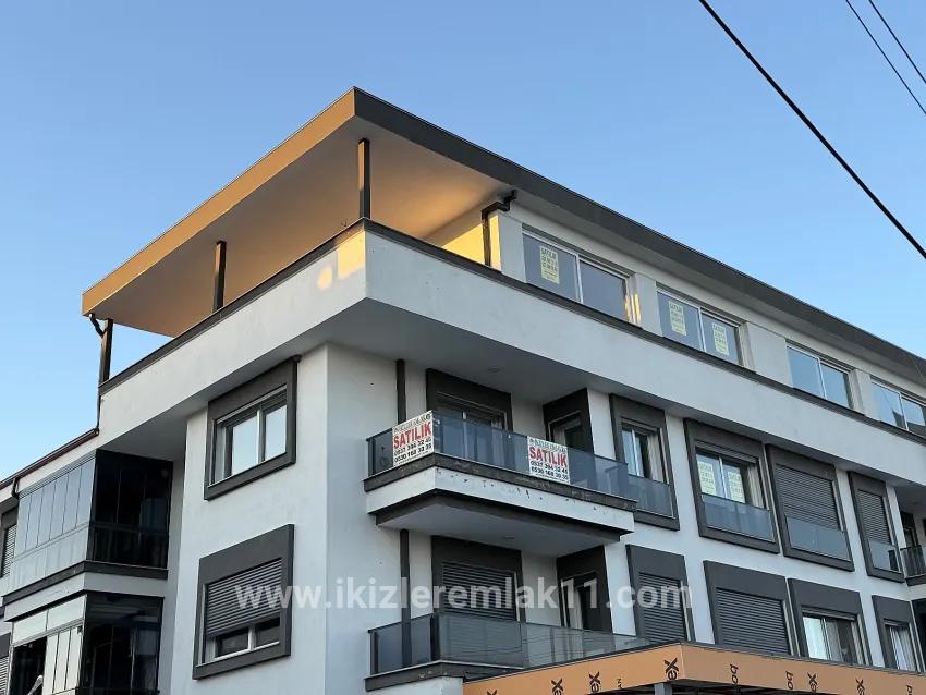 Seferihisar Ürkmez'de Null 4+1 Doppelhaushälfte mit Aufzug und Parkplatz, 400 m vom Meer entfernt