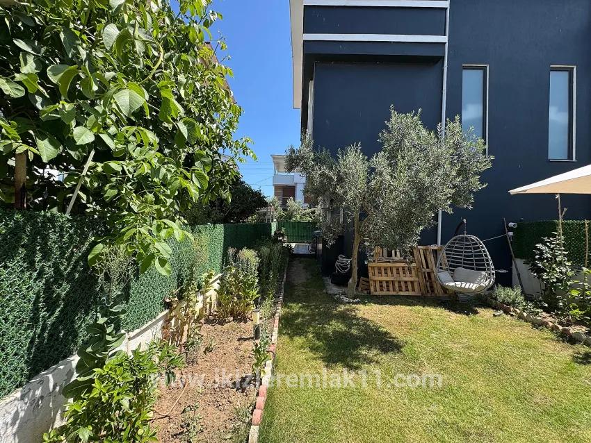 In Seferihisar Doğanbey zu verkaufen 3+1 geräumiges haus mit großem garten doppelhaushälfte Ferienhaus