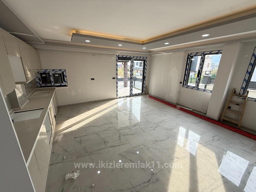 3+1 Freistehende Villa Mit Garten Zum Verkauf Im Seferihisar Doğanbey Center