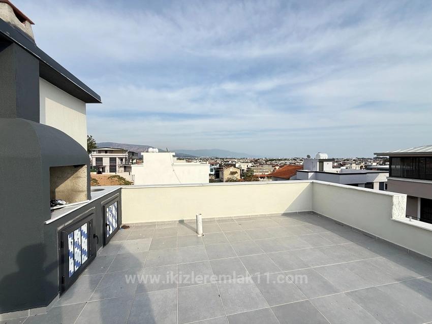 3+1 Freistehende Villa Mit Garten Zum Verkauf Im Seferihisar Doğanbey Center