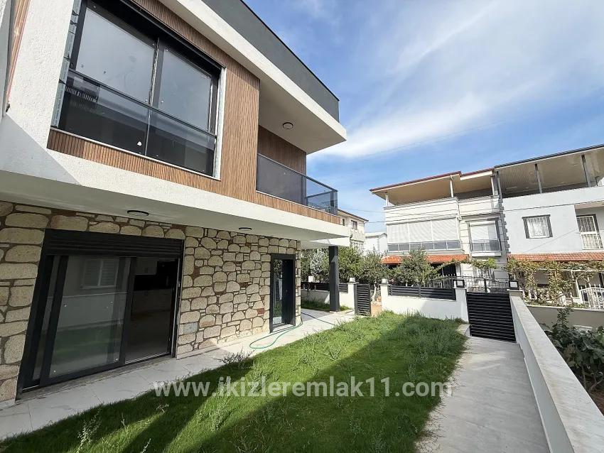 3+1-Zimmer Sommerhaus Zu verkaufen in Cumhuriyet Bz. Seferihisar Doğanbey - 180 m²