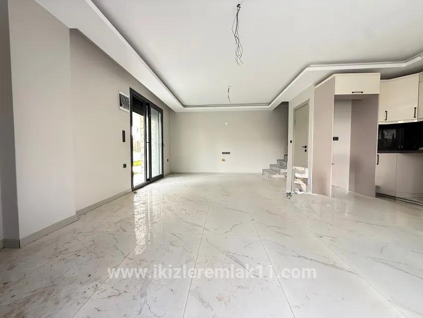 3+1-Zimmer Sommerhaus Zu verkaufen in Cumhuriyet Bz. Seferihisar Doğanbey - 180 m²