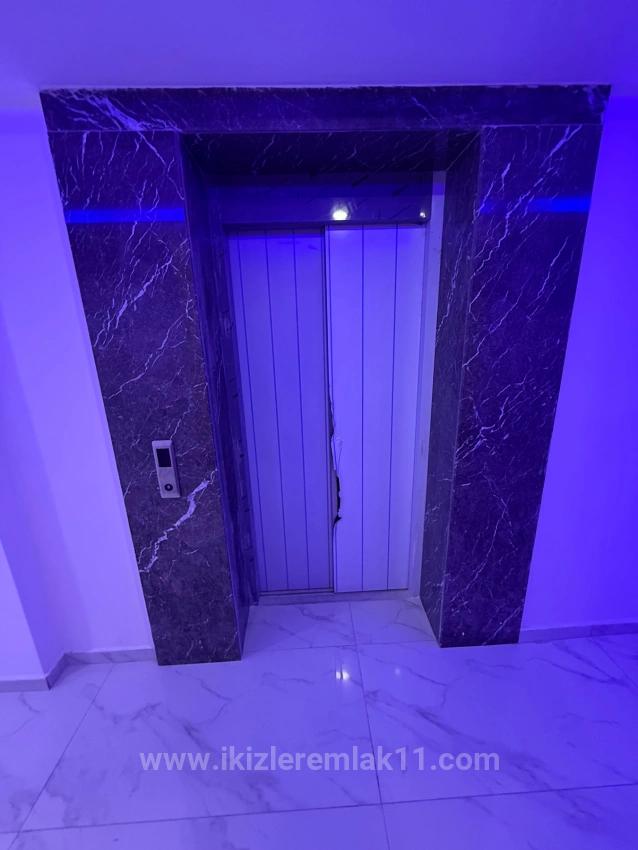 3 + 2 Maisonette-Wohnung Mit Neuem Aufzug Zum Verkauf Im Zentrum Von Seferihisar Ürkmez