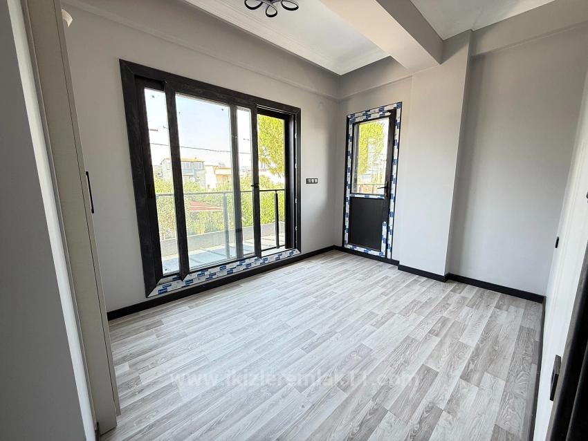 Freistehende Villa Mit 3+1 Schlafzimmern Und Brandneuem Garten In Seferihisar Doğanbey Zu Verkaufen