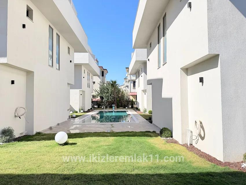 3+1-Zimmer Villa Zu verkaufen in Mersin Alanı Bz. Seferihisar Ürkmez - 200 m²