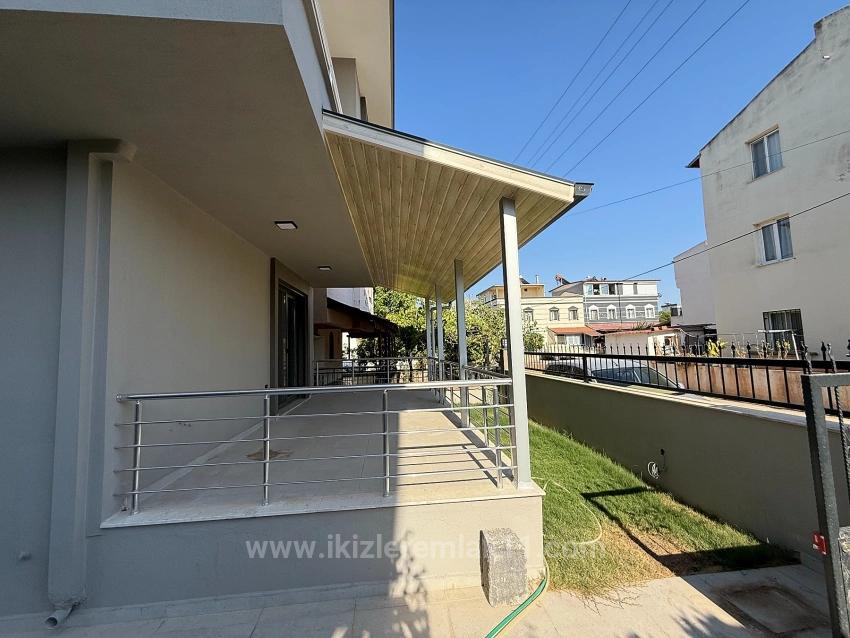 Brandneues Luxus-Sommerhaus Mit 3+1 Bädern In Seferihisar Doganbey Zu Verkaufen