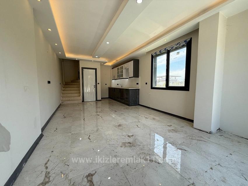 2+1-Maisonette-Sommerhaus Mit Großem Garten Und Meerblick In Seferihisar Doğanbey Zu Verkaufen