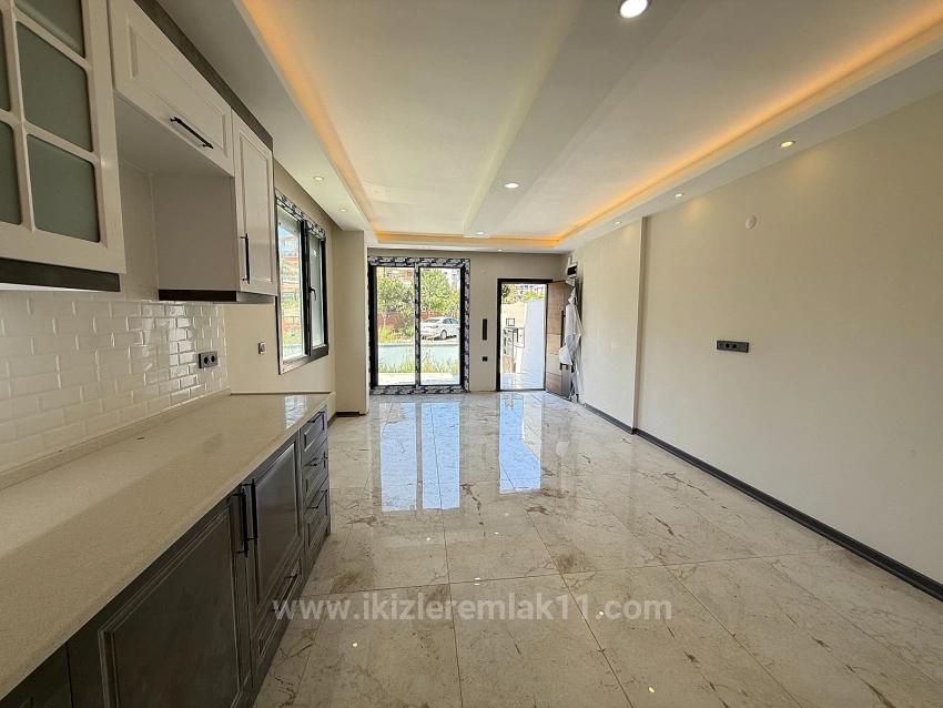 2+1-Maisonette-Sommerhaus Mit Großem Garten Und Meerblick In Seferihisar Doğanbey Zu Verkaufen