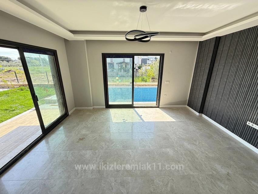 3+1 Duplex-Sommerhaus Mit Pool In Seferihisar Doğanbey