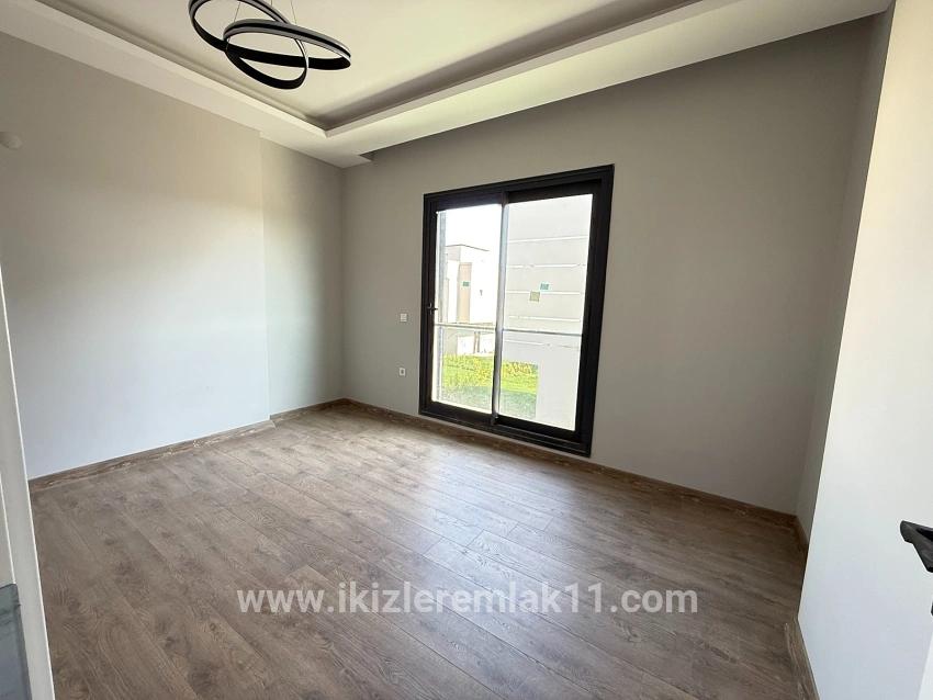 3+1-Zimmer Einfamilienhaus Zu verkaufen in Cumhuriyet Bz. Seferihisar Doğanbey - 170 m²
