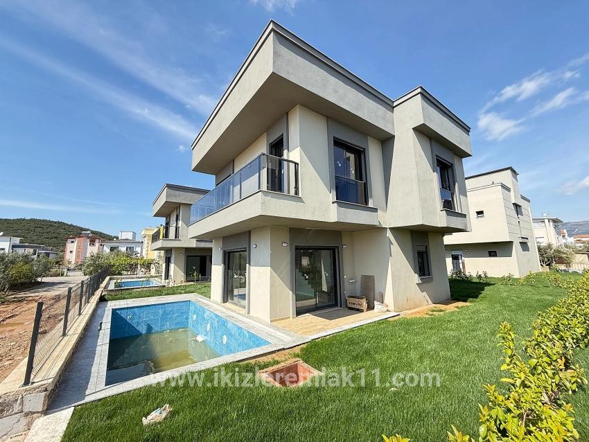 3+1-Zimmer Einfamilienhaus Zu verkaufen in Cumhuriyet Bz. Seferihisar Doğanbey - 170 m²