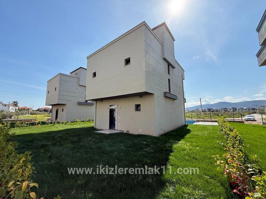 3+1-Zimmer Einfamilienhaus Zu verkaufen in Cumhuriyet Bz. Seferihisar Doğanbey - 170 m²