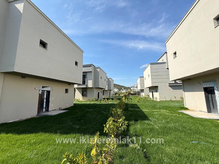 3+1-Zimmer Einfamilienhaus Zu verkaufen in Cumhuriyet Bz. Seferihisar Doğanbey - 170 m²