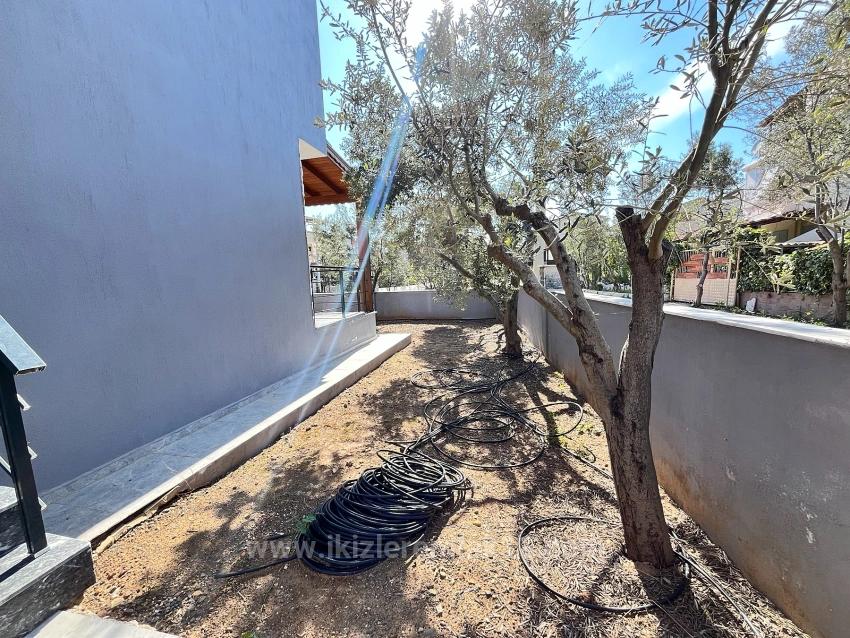 Brandneue, Freistehende 3+1-Zimmer-Villa Mit Großem Garten In Seferihisar Doğanbey Zu Verkaufen