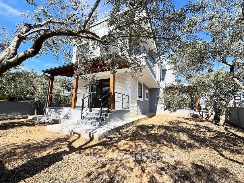 3+1-Zimmer Villa Zu verkaufen in Cumhuriyet Bz. Seferihisar Doğanbey - 180 m²