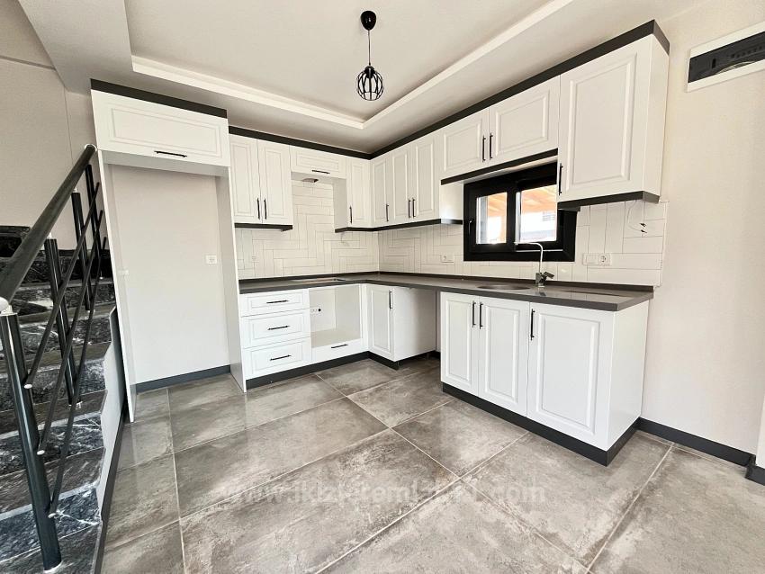 Brandneue, Freistehende 3+1-Zimmer-Villa Mit Großem Garten In Seferihisar Doğanbey Zu Verkaufen