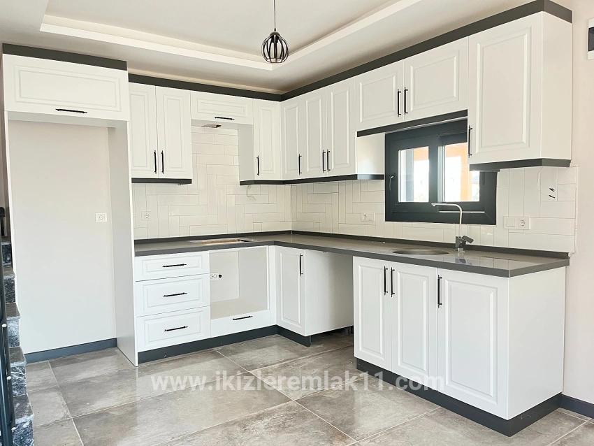 3+1-Zimmer Villa Zu verkaufen in Cumhuriyet Bz. Seferihisar Doğanbey - 180 m²