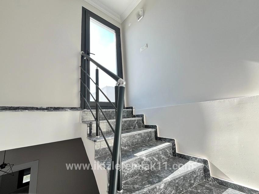 3+1-Zimmer Villa Zu verkaufen in Cumhuriyet Bz. Seferihisar Doğanbey - 180 m²
