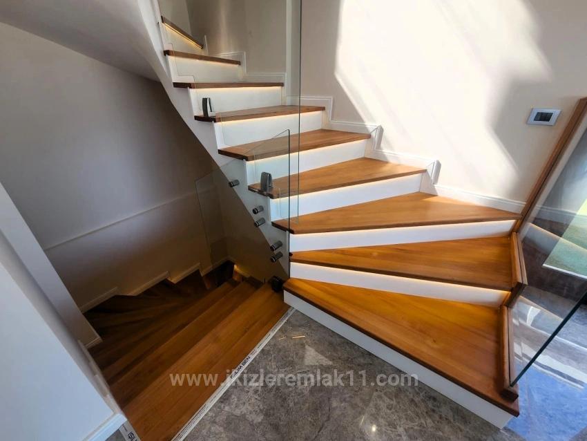 Freistehendes Einfamilienhaus In Seferihisar Doğanbey Mit Großem Garten Und Panoramablick Auf Das Meer Zu Verkaufen