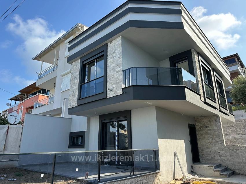 3+1 Maisonette-Villa Mit Neuem Garten Zum Verkauf Im Zentrum Von Seferihisar Ürkmez