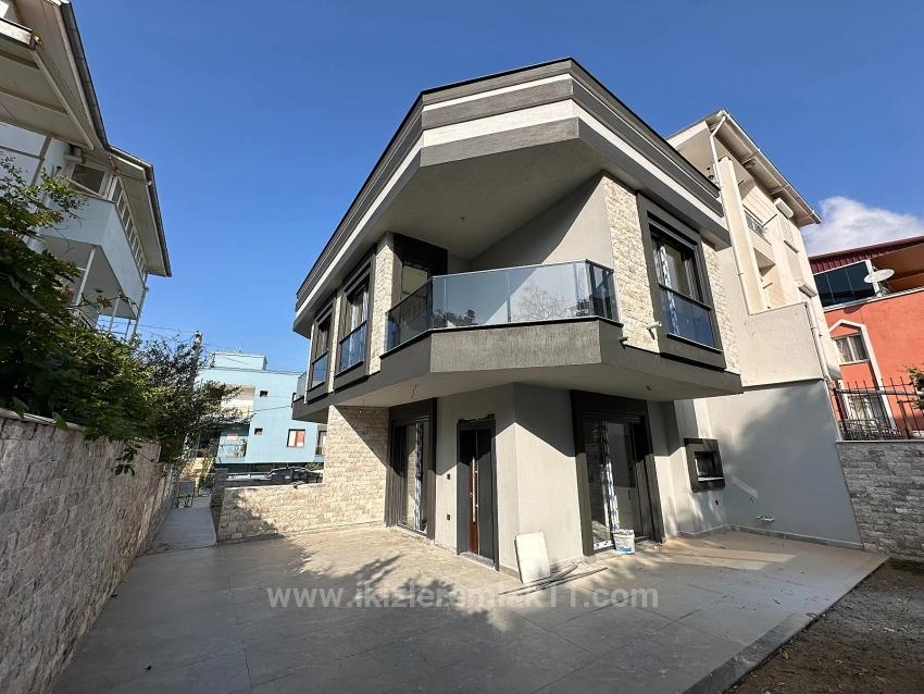 2+1 Brandneue Maisonette-Villa Mit Garten Zum Verkauf Im Zentrum Von Seferihisar Ürkmez