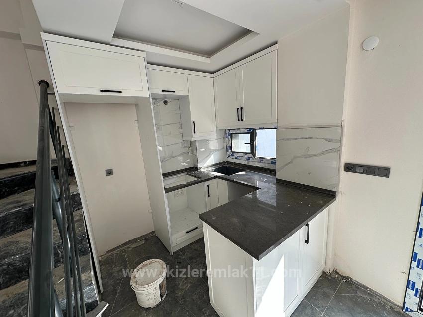 2+1 Brandneue Maisonette-Villa Mit Garten Zum Verkauf Im Zentrum Von Seferihisar Ürkmez