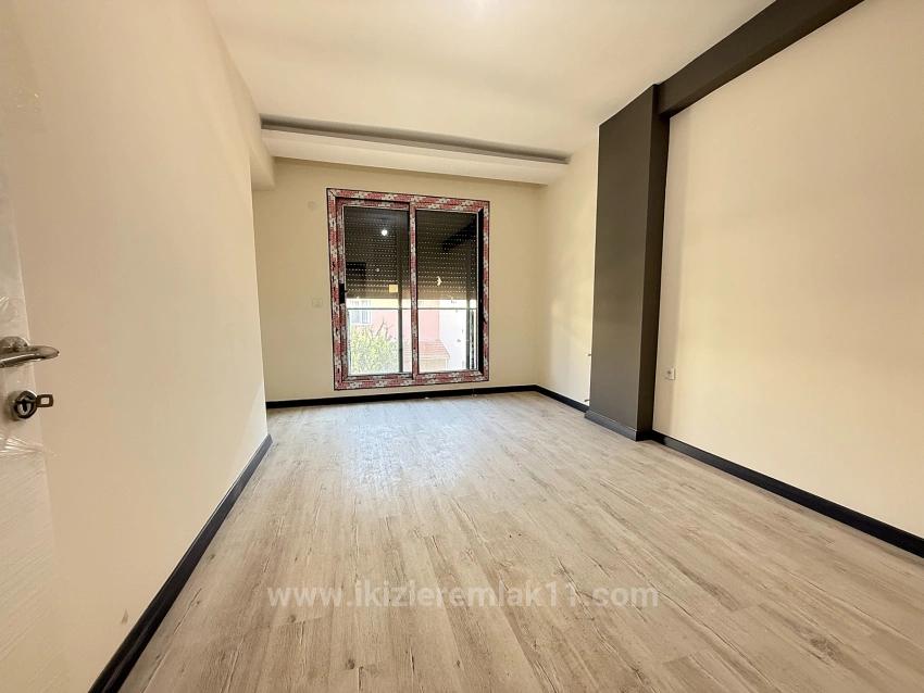 3+1 Villa Mit Brandneuem Garten In Seferihisar Doğanbey, In Meeresnähe, Zu Verkaufen